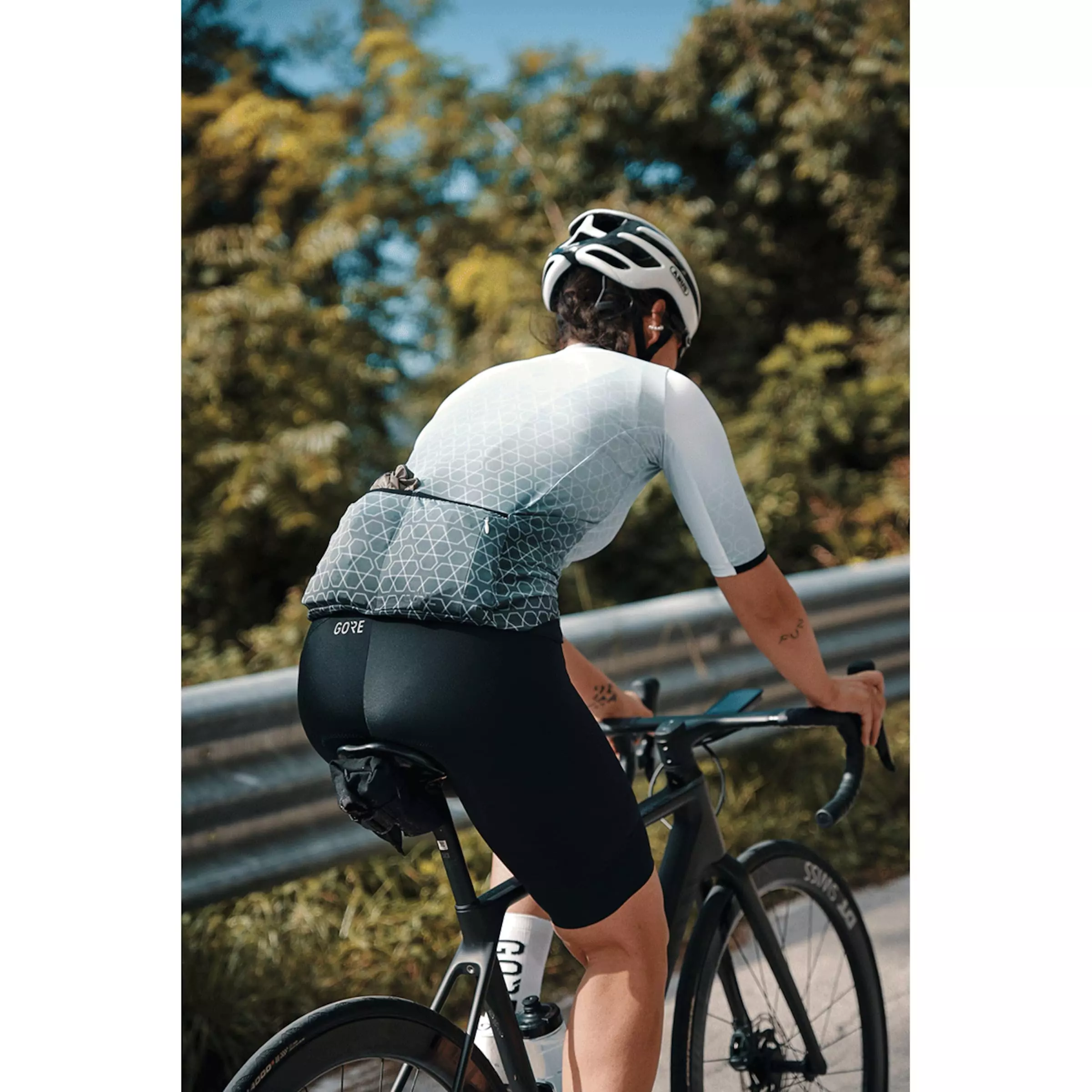 GOREWEAR C3 WOMEN SHORT TIGHTS+ Women’s Cycling Tights 5 GOREWEAR C3 WOMEN SHORT TIGHTS+ Women’s Cycling Tights - Image 5