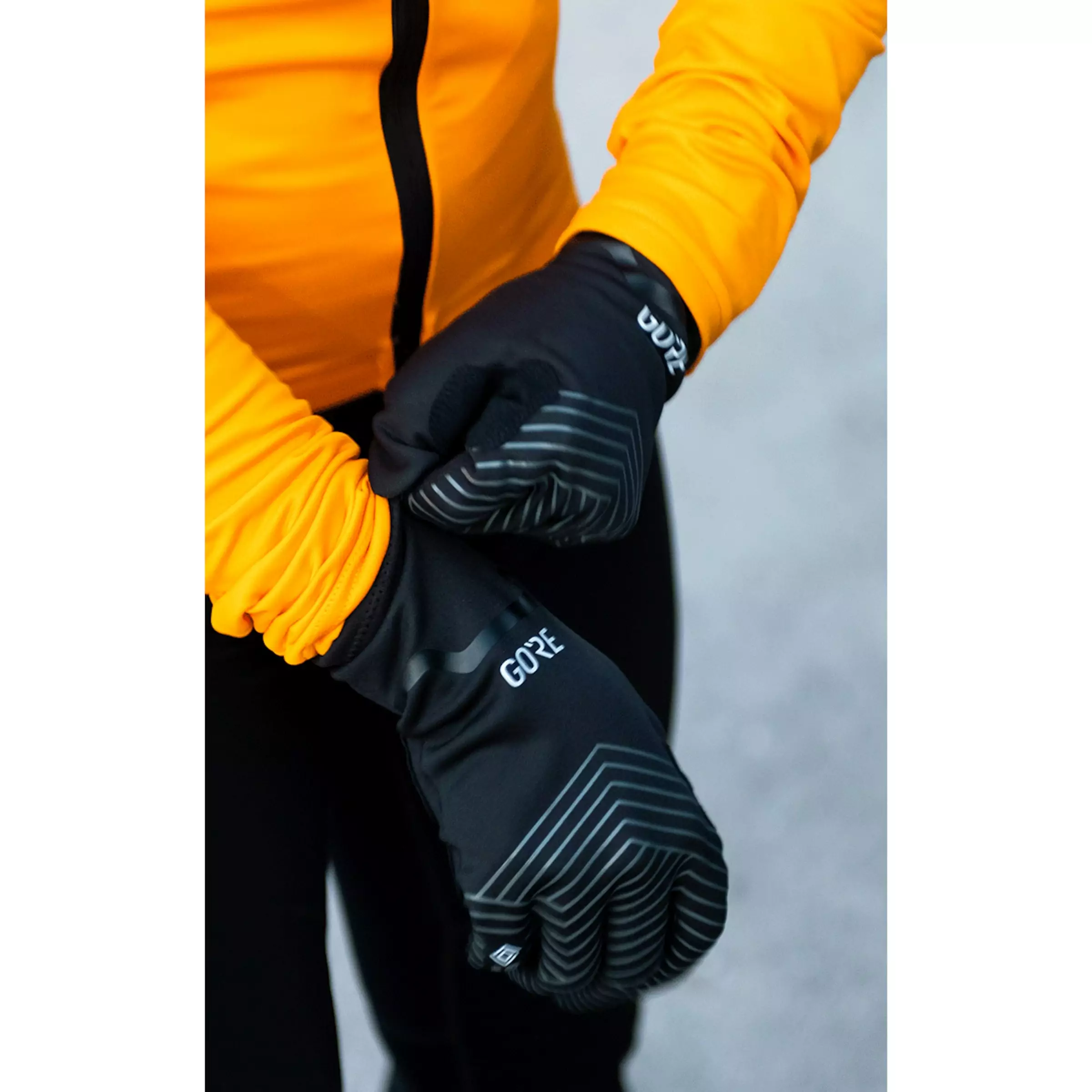 GOREWEAR C3 GORE-TEX INFINIUM STRETCH MID GLOVES 7 GOREWEAR C3 GORE-TEX INFINIUM STRETCH MID GLOVES - Image 7